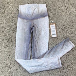 Niyama Sol | WHITE SNAKE BAREFOOT LEGGING